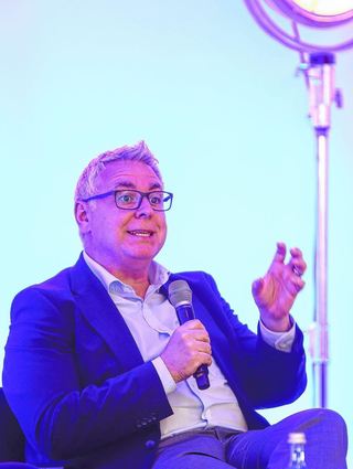 Kultur-Bürgermeister Thorsten Riehle findet, dass die Theater-Tickets zu günstig sind.