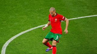 Pepe löste Torwart-Legende Gabor Kiraly als ältesten EM-Teilnehmer ab.