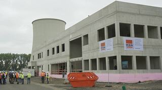 Der Rohbau des neuen Wach- und Funktionsgebäudes für die Zwischenlager auf dem Kraftwerksgelände in Biblis steht schon.