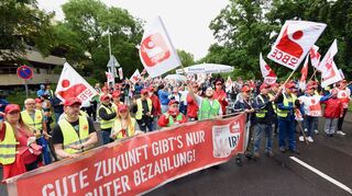 Kundgebung der IG BCE vor der BASF in Ludwigshafen.