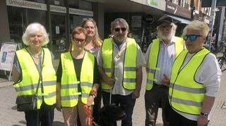 Einen Tag lang haben sich blinde Menschen und Aktive des Badischen Blinden- und Sehbehindertenvereins Zeit genommen und Passanten und Politik auf Gefahrenstellen an Kreuzungen in Mannheim aufmerksam gemacht.