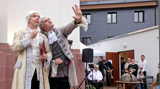 Der Kurfürst (l.) und sein Hofastronom in der Szene der Freilichtbühne beim Sommennachtsfest im Hof der Alten Sternwarte.