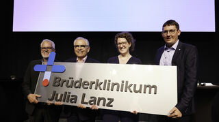 Das Direktorium mit dem neuen Logo. Michael Schuler (v.l.), Prof. Dr. med. Dieter Schilling, Julia Fasen, Michael Molitor.
