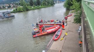 Die Rettungskräfte der Feuerwehr Heidelberg waren bei der Bergung einer toten Person im Einsatz.