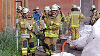 Feuerwehren und Rettungsdienste trainieren in Mannheim-Friedrichsfeld den Ernstfall.