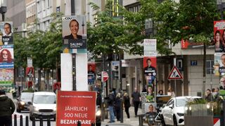 Die Vielzahl der politischen Angebote kann durchaus verwirrend sein: Der Wahlhelfer trug zur Orientierung bei.