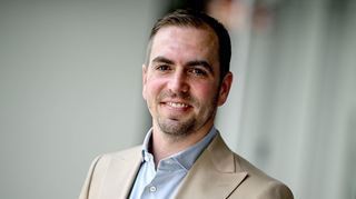 <p>EM-Direktor Philipp Lahm leidet selbst unter Verspätungen der Deutschen Bahn während der Fußball-EM.<br></p>