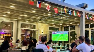 Public Viewing in der Mannheimer Maruba am Neckarufer.