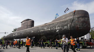 Das 48 Meter lange U-Boot vom Typ U17 wurde auf der Straße von Lastwagen ins Technik-Museum Speyer transportiert. Das Boot stand mehr als 35 Jahre im Dienst der Bundes- bzw. Deutschen Marine.