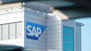 Das SAP-Logo auf einem Firmengebäude in Walldorf.
