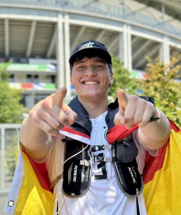 Gute Laune trotz schwerer Beine: EM-Renner Kim Gottwald vor dem Deutschland-Spiel gegen die Schweiz in Frankfurt.