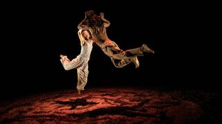 „Embers“ mit Lisa Bless und Anand Dhanakoti thematisiert die Klimakatastrophe.