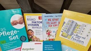 Mehrere Medien zum Thema Demenz gibt es in der Stadtbibliothek.