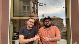 Niko Stoll (l.) und Adrian Schurich sind seit der Grundschule befreundet, jetzt haben sie das Fizzy eröffnet.