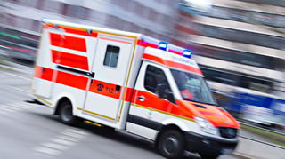 Nach einem Messerangriff vor dem Mannheimer Theresienkrankenhaus konnten sieben Tatverdächtige festgenommen werden (Symbolbild).