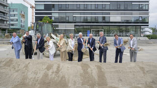 Marco Grübbel (v.l.), Michael Baumann, Hans-Werner Hector, Helga Schadeberg, Isabel Hopp, Ursula Weyrich, Gerd Nettekoven, Franz Kohlhuber, Uwe Bleich, Jürgen Odszuck, Hanno Chef- Hendriks. Bild: Philipp Rothe