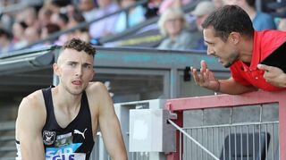 Seit Simon Batz bei Sebastian Bayer (rechts) trainiert, geht es für den MTG-Weitspringer stetig bergauf.