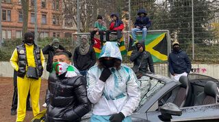 HoodBlaq kommen aus dem Hemshof und treten meist maskiert auf.