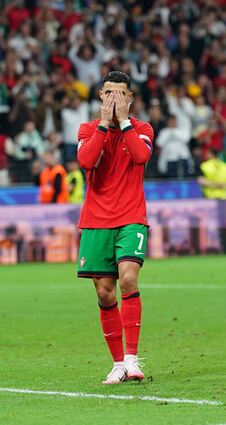 Fassungsloser Superstar: In der Verlängerung verschoss Cristiano Ronaldo einen Strafstoß, doch im Elfmeterschießen trug er zum Happy End bei.