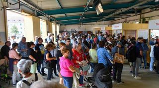 Mehr Besucher als erwartet: Andrang in der Eingangshalle des Spinelli-Geländes an einem der letzten Tage der Bundesgartenschau.