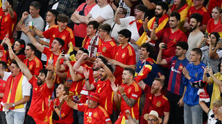 Die meisten Spanier in Mannheim hoffen auf einen Sieg ihrer Mannschaft – und darauf, dass wie zuletzt die Fans im Stadion feiern können.