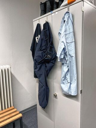 Neue Spinde und Duschen: Die Umkleide der Männer ist größer als die der Frauen.
