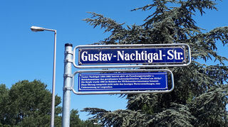 Die Gustav-Nachtigal-Straße wird zur Marco-Polo-Straße.