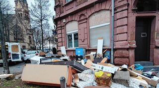 Seit April sind Sauberkeitsermittler Verursachern von illegalgen Müllbergen wie in der Neckarstadt-West auf der Spur.