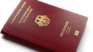 Wer einen neuen Reisepass braucht, muss Geduld haben.