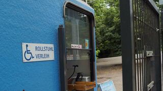Aus Kostengründen ist der Haupteingang zum Herzogenriedpark derzeit täglich erst ab 12.30 Uhr besetzt.