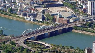 Konrad-Adenauer-Brücke zwischen Mannheim und Ludwigshafen.