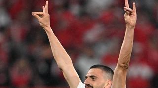 Seitdem der türkische Nationalspieler Merih Demiral ein Tor des eigenen Teams bei der EM 24 mit dem Wolfsgruß gefeiert hat, wird hierzulande heftig darüber debattiert.