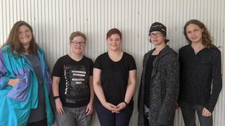 Das Team des queeren Jugendtreffs „gut so“ für 14- bis 27-Jährige in Mannheim: Mareike Bundschuh (v.l.), Sam Degott, Mina Kosiec, Kaine und Leon Renner.