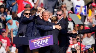 Der blutende Trump - dieses Bild wird in die Geschichte eingehen. Und möglicherweise den Wahlkampf entscheiden.