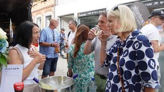 Leckerer Wein und Secco eiskalt präsentiert: Bei „Taste & Meet“ können Besucherinnen und Besucher nach Herzenslust probieren.