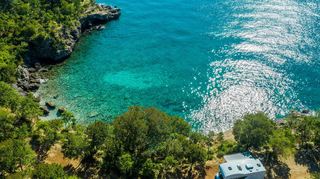 Mit dem Wohnmobil am Mittelmeer in Kroatien campen – das ist eine Möglichkeit, seine Ferien zu verbringen.