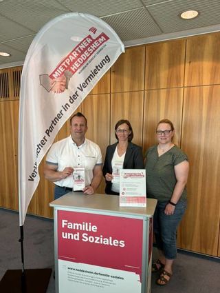 Bürgermeister Achim Weitz (v.l.), Sandra Barth und Daniela Ebert.