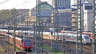 Eine Baustelle am Mannheimer Hauptbahnhof wird den Fahrplan an den kommenden Wochenenden durcheinanderwirbeln.