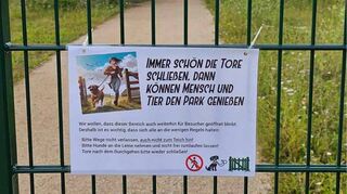 Eigeninitiative von Bürgern: Diese Schilder weisen auf den Artenschutz auf dem Spinelli-Gelände hin. Die Schilder der Stadt an den Zugängen fehlen.