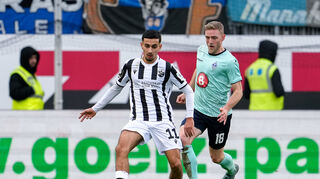 Livan Burcu im Trikot des SV Sandhausen gegen den SV Waldhof Mannheim.