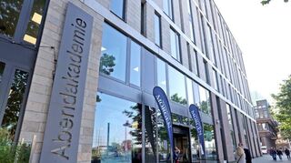 LI.PAR.Tie, Grüne und Jugendbeirat wünschen sich außerschulische Lernorte: Denkbar wäre einer in der Abendakademie.