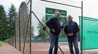 Vorstand Dieter Baierle (l.) und der Vorsitzende des Inklusionsbeirats Hans-Dieter Niepötter finden, dass das Gelände des Tennisclubs durch die Barrierefreiheit zu einem Prestigeobjekt geworden ist.