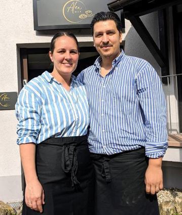 Alex Man und seine Frau Bianca vor ihrem Laden in den Weihergärten.