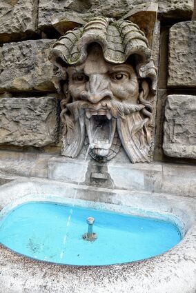 Der Trinkbrunnen am Wasserturm bietet Erfrischung.