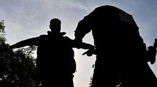 Junge Männer sind grundsätzlich häufiger kriminell als Frauen und ältere Männer.