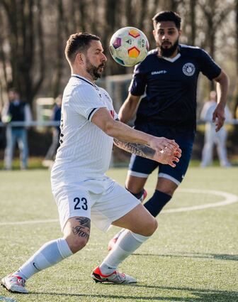 „Wir haben so viele Urlauber, dass wir gar nicht von einer richtigen Vorbereitung sprechen können“, bedauert FVB-Spielertrainer Torsten Schnitzer.