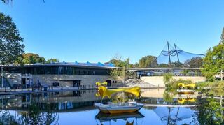 Vorne die Gondoletta, hinten links die Unterwasserwelt und rechts die Vogelvoliere: Der Luisenpark ist immer einen Ausflug wert.
