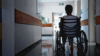 Deutschland sollte ein Grundrecht auf gute pflegerische Versorgung und gute Bedingungen für Pflegende einführen, fordert die Gastautorin Christine Vogler.