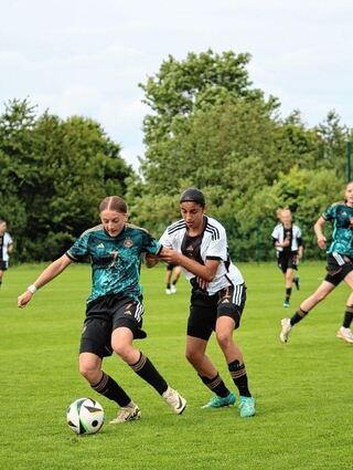 Aylin Ardic (r.) beim Perspektivlehrgang der U15-Nationalmannschaft.