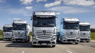 Fünf Prototypen des GenH2-Trucks mit Germersheimer Kennzeichen auf der Straße. Etwa ein Jahr lang werden sie einem Praxistest unterzogen.